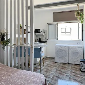 Privadas Cerca De La Playa Y Aeropuerto En Casa Compartida Con Otros Huespedes Hébergement de vacances Playa Honda (Lanzarote)